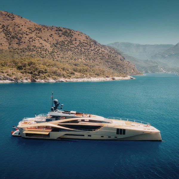 Luxury Yacht Charters in Grenadines